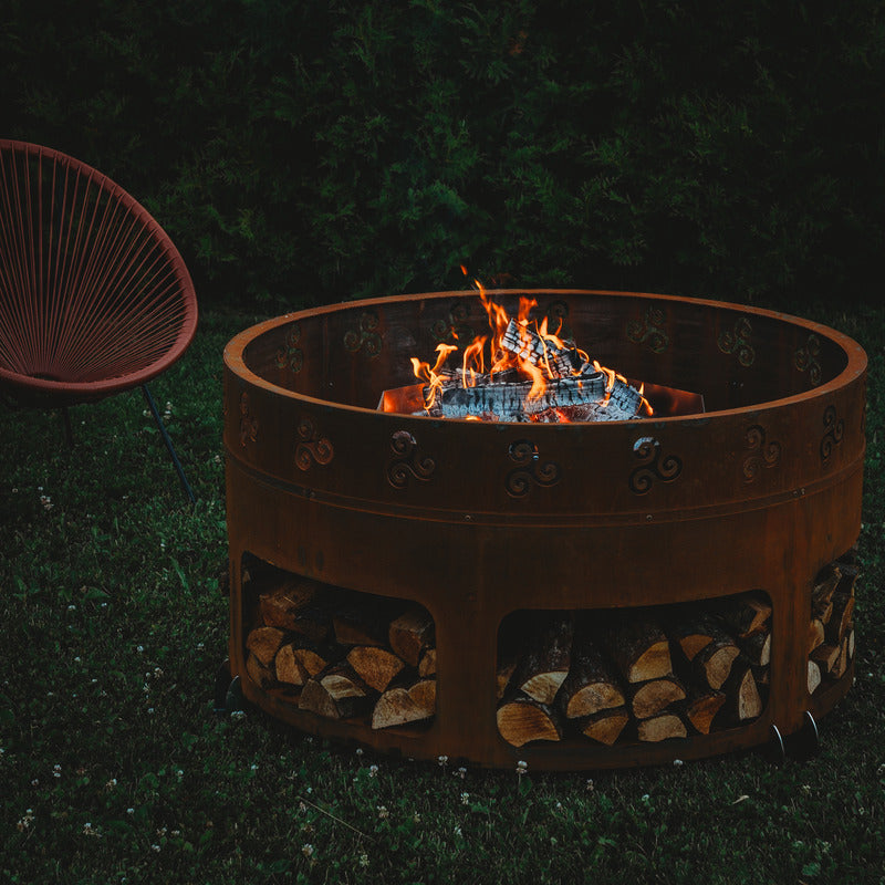 GrillSymbol Corten Steel Fire Pit Antigo, ø 116 cm fire lit