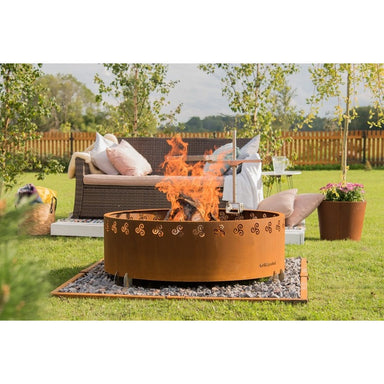 GrillSymbol Corten Steel Fire Pit Legend, ø 116 cm lifestyle shot