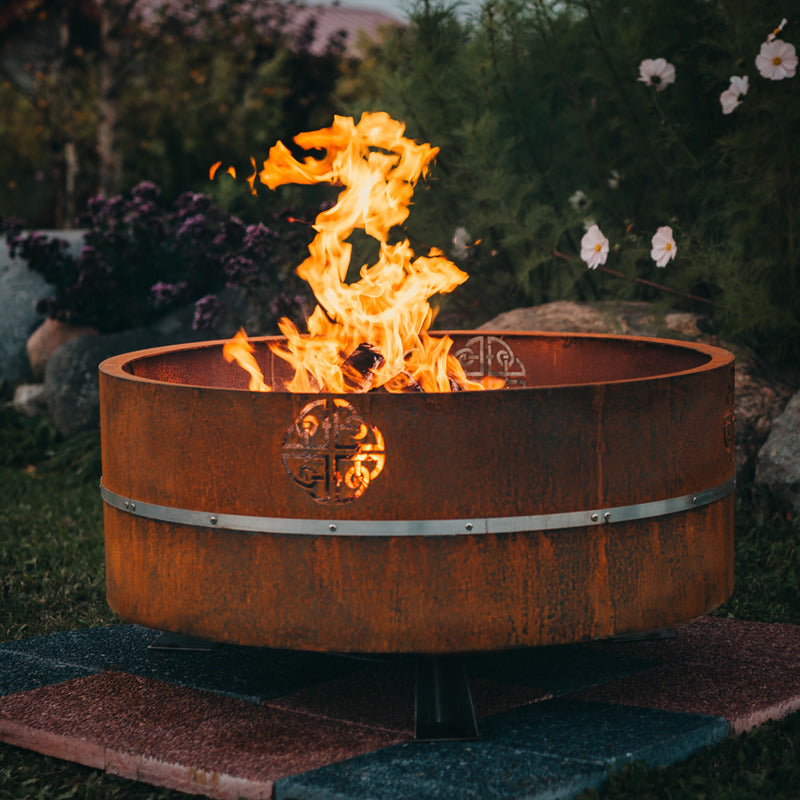 GrillSymbol Corten Steel Fire Pit Lucas, ø 95 cm fire lit outdoors