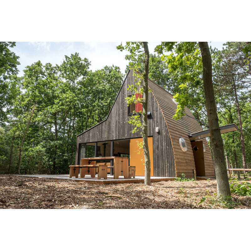 Weltevree_Forestrytable_RAW_next to log cabin