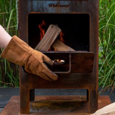 Weltevree_outdooroven_door_open with logs 